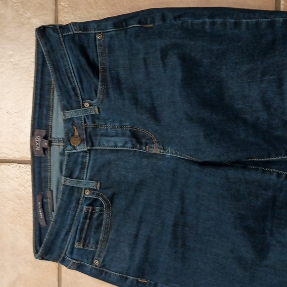 NYDJ Sherry slim size for dark wash - Picture 2 of 12